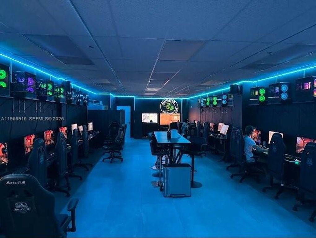 17100 Collins Ave, Sunny Isles Beach, FL 33160