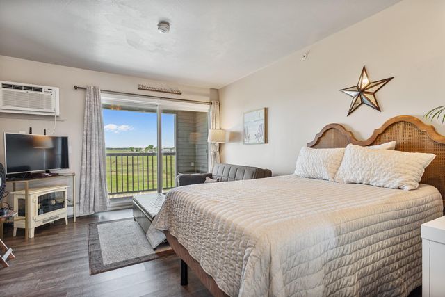 20 Brown Ave Unit 56, Hampton, NH 03842