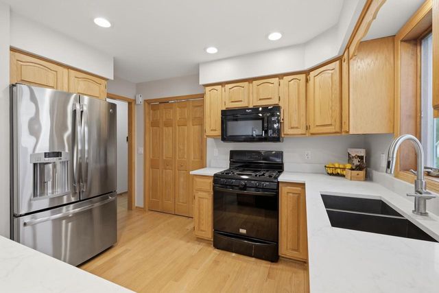 1696 Chadsworth Drive, Sun Prairie, WI 53590