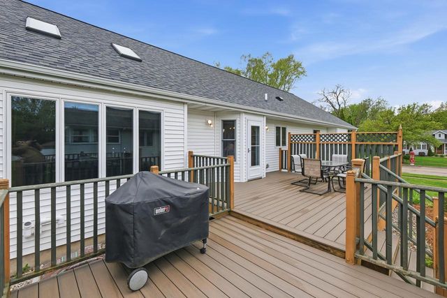 1696 Chadsworth Drive, Sun Prairie, WI 53590