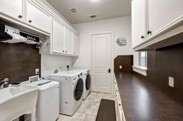 110 Ferndale Street, Bellaire, TX 77401
