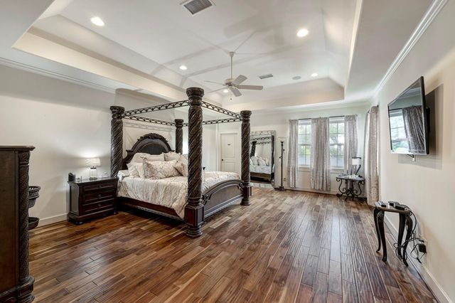 110 Ferndale Street, Bellaire, TX 77401