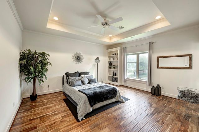 110 Ferndale Street, Bellaire, TX 77401