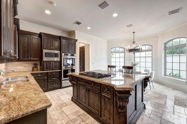 110 Ferndale Street, Bellaire, TX 77401