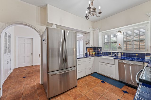 941 S Texas Street, De Leon, TX 76444