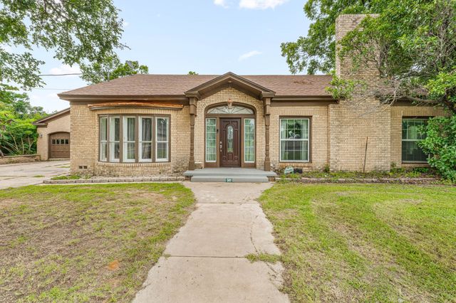 941 S Texas Street, De Leon, TX 76444