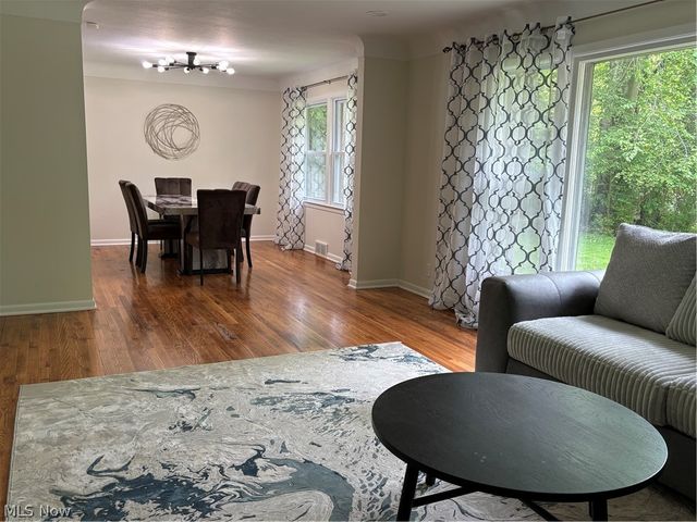 1066 Eastlawn Drive, Highland Heights, OH 44143