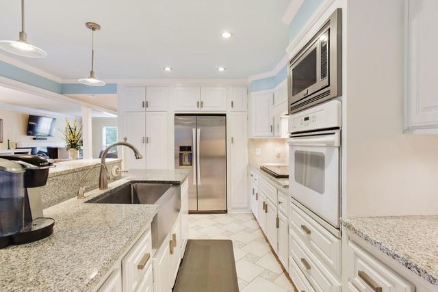 8900 Carroll Manor Dr, Atlanta, GA 30350