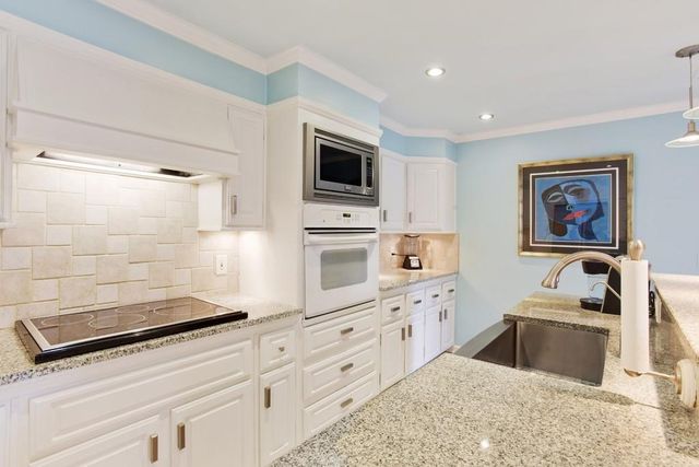 8900 Carroll Manor Dr, Atlanta, GA 30350