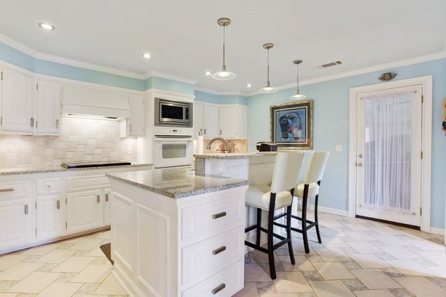 8900 Carroll Manor Dr, Atlanta, GA 30350