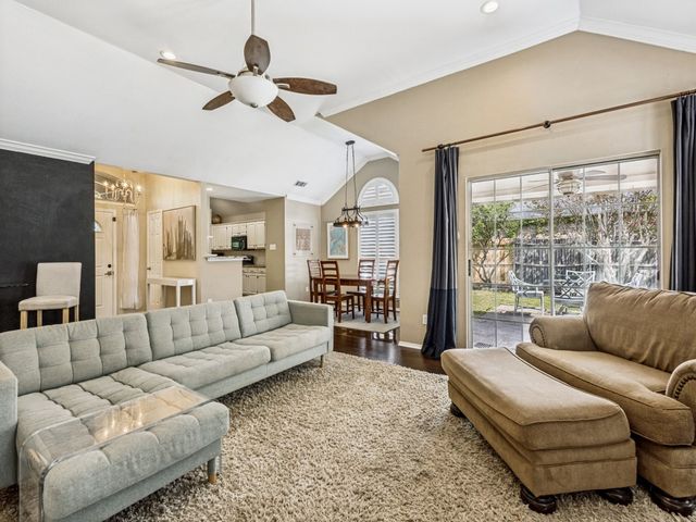 808 Canyon Valley Drive, Mckinney, TX 75071