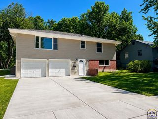 4306 SW 30th St, Topeka, KS 66614