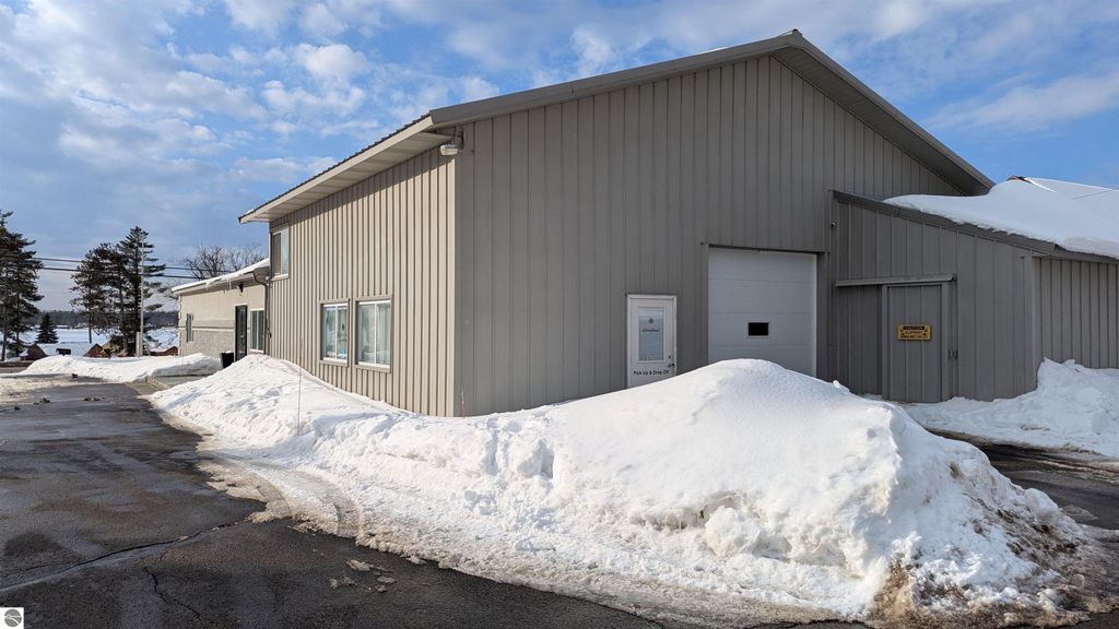 Image 2 of property listing at 3707 S Old 27, Gaylord, MI 49735