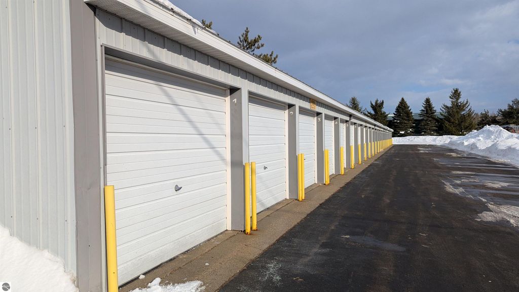 Image 3 of property listing at 3707 S Old 27, Gaylord, MI 49735