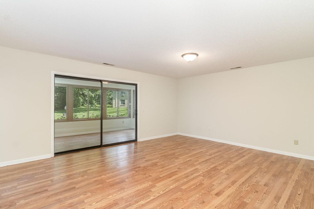 111 Imperial Drive W 107, West Saint Paul, MN 55118