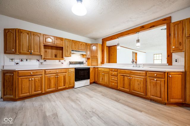 1109 E Us Hwy 40, Brazil, IN 47834