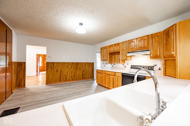 1109 E Us Hwy 40, Brazil, IN 47834
