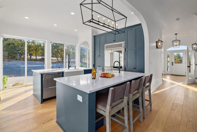 7499 Highway 238, Jacksonville, OR 97530