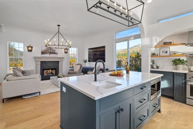 7499 Highway 238, Jacksonville, OR 97530