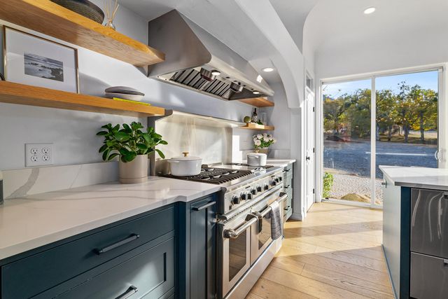 7499 Highway 238, Jacksonville, OR 97530