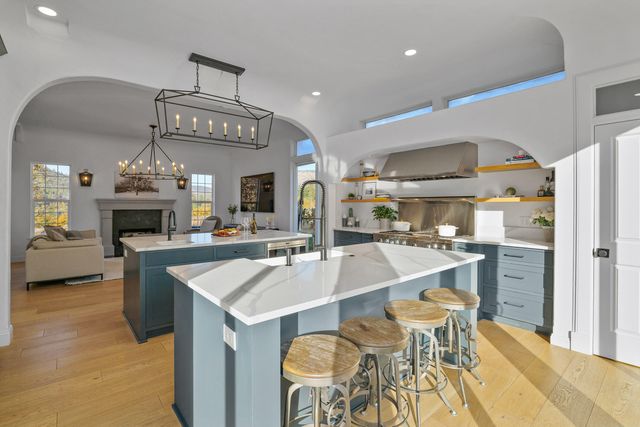 7499 Highway 238, Jacksonville, OR 97530