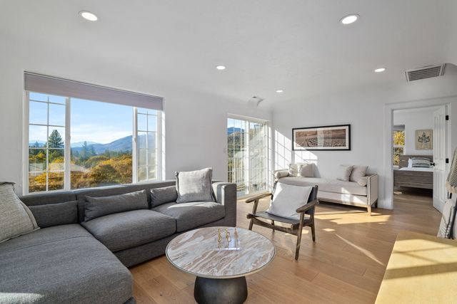 7499 Highway 238, Jacksonville, OR 97530