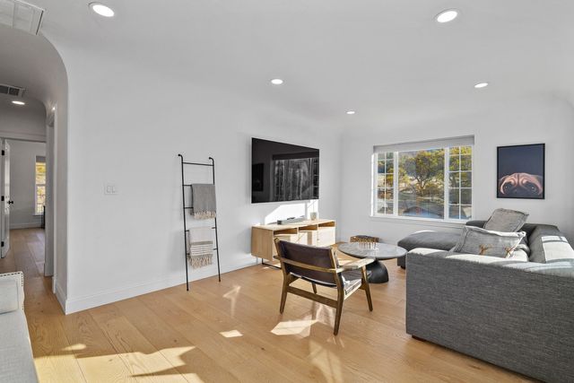 7499 Highway 238, Jacksonville, OR 97530