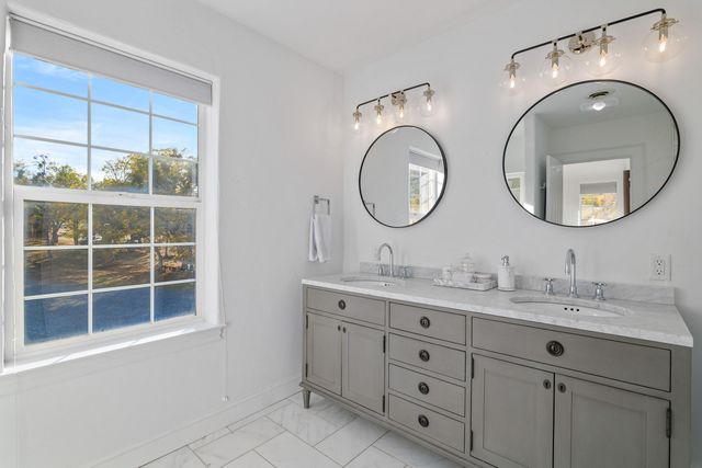 7499 Highway 238, Jacksonville, OR 97530