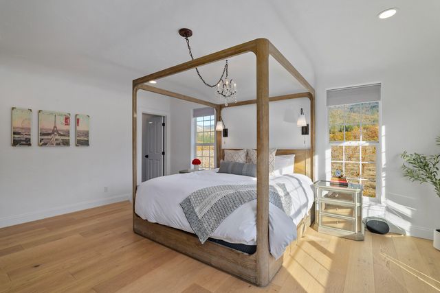 7499 Highway 238, Jacksonville, OR 97530