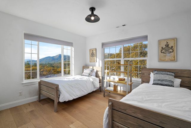 7499 Highway 238, Jacksonville, OR 97530