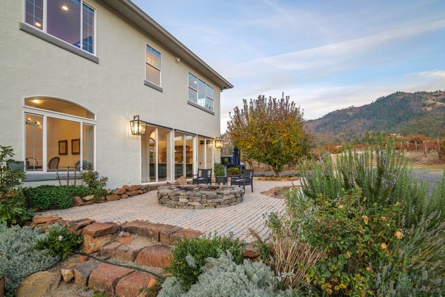 7499 Highway 238, Jacksonville, OR 97530