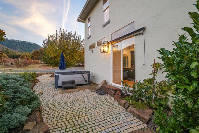 7499 Highway 238, Jacksonville, OR 97530