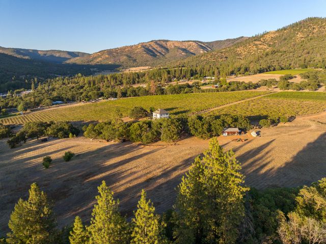 7499 Highway 238, Jacksonville, OR 97530