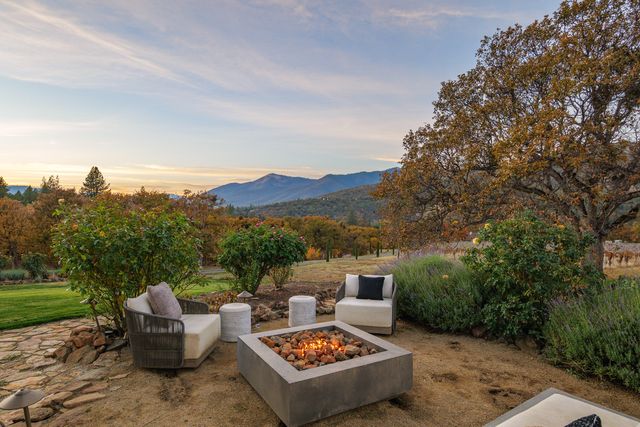 7499 Highway 238, Jacksonville, OR 97530