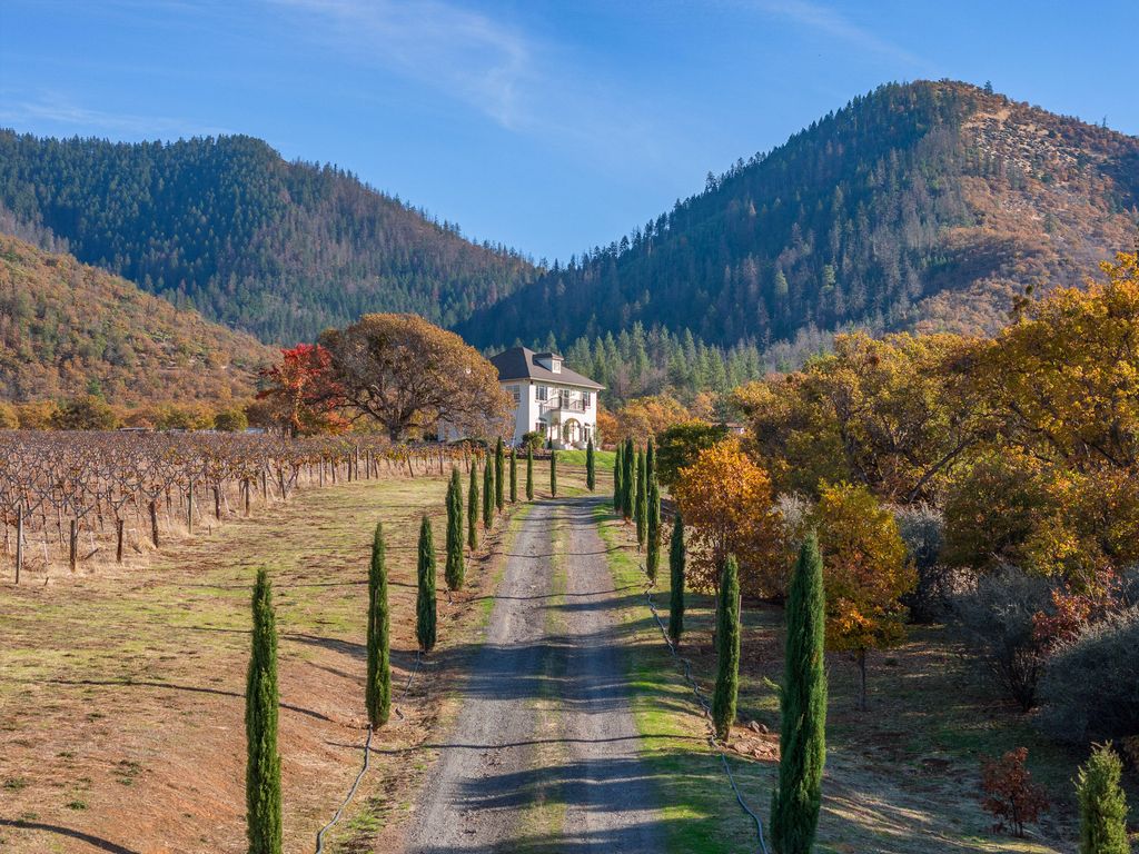 7499 Highway 238, Jacksonville, OR 97530