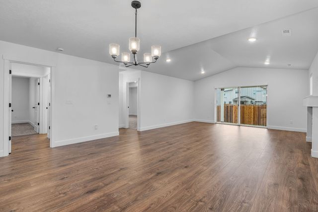 1062 NW Walnut Avenue, Redmond, OR 97756