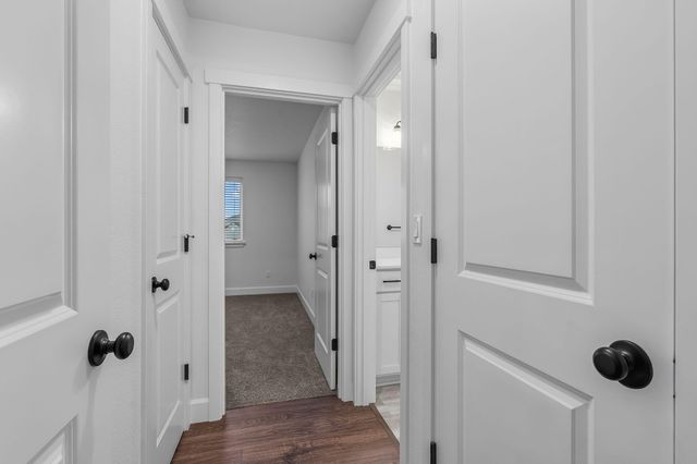 1062 NW Walnut Avenue, Redmond, OR 97756