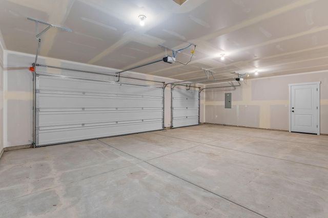 1062 NW Walnut Avenue, Redmond, OR 97756