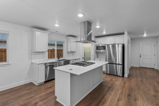 1062 NW Walnut Avenue, Redmond, OR 97756