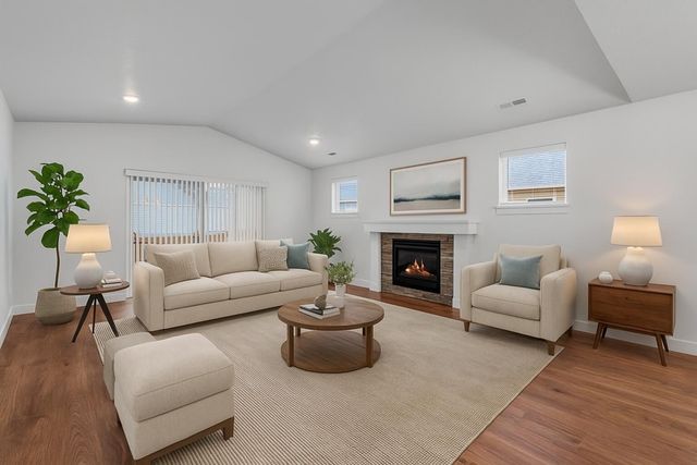 1062 NW Walnut Avenue, Redmond, OR 97756