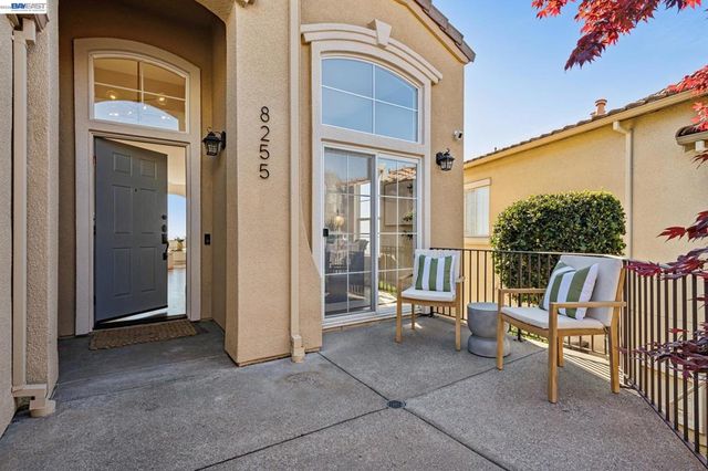 8255 Skyline Cir, Oakland, CA 94605