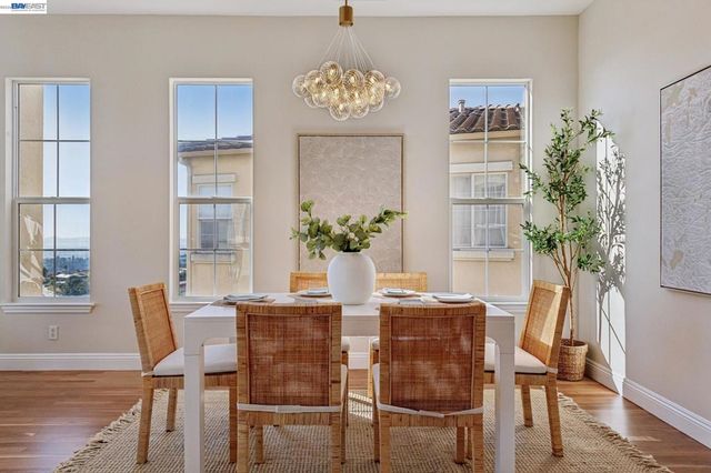 8255 Skyline Cir, Oakland, CA 94605