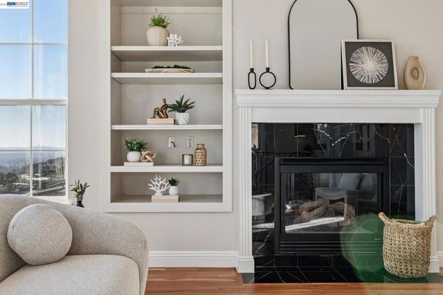 8255 Skyline Cir, Oakland, CA 94605