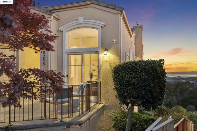 8255 Skyline Cir, Oakland, CA 94605