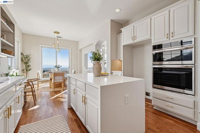 8255 Skyline Cir, Oakland, CA 94605