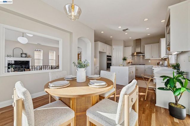 8255 Skyline Cir, Oakland, CA 94605