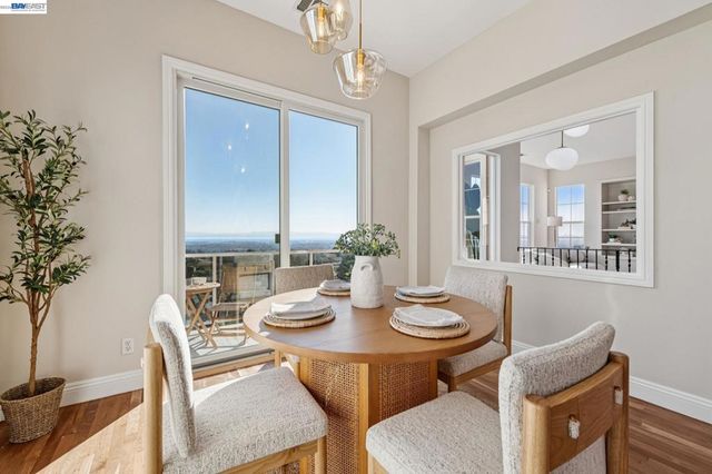 8255 Skyline Cir, Oakland, CA 94605