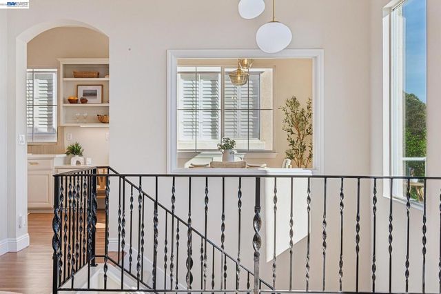 8255 Skyline Cir, Oakland, CA 94605