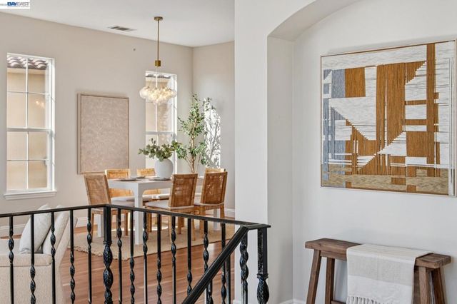 8255 Skyline Cir, Oakland, CA 94605