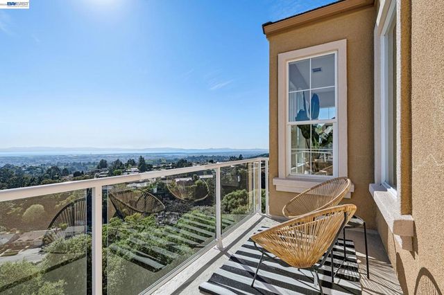 8255 Skyline Cir, Oakland, CA 94605